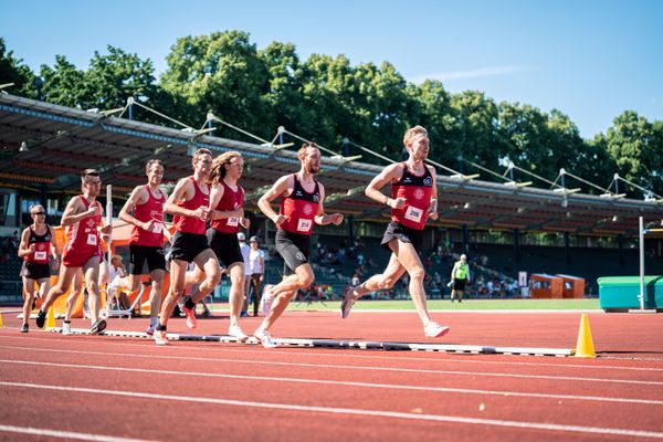 Felix Nadeborn (LG Osnabrueck), Robin Zernick (LG Osnabrueck), Paul Langkopf (SC Melle 03), Felix Wendler (ATS Buntentor Bremen) am 02.07.2022 waehrend den NLV+BLV Leichtathletik-Landesmeisterschaften im Jahnstadion in Goettingen (Tag 1)